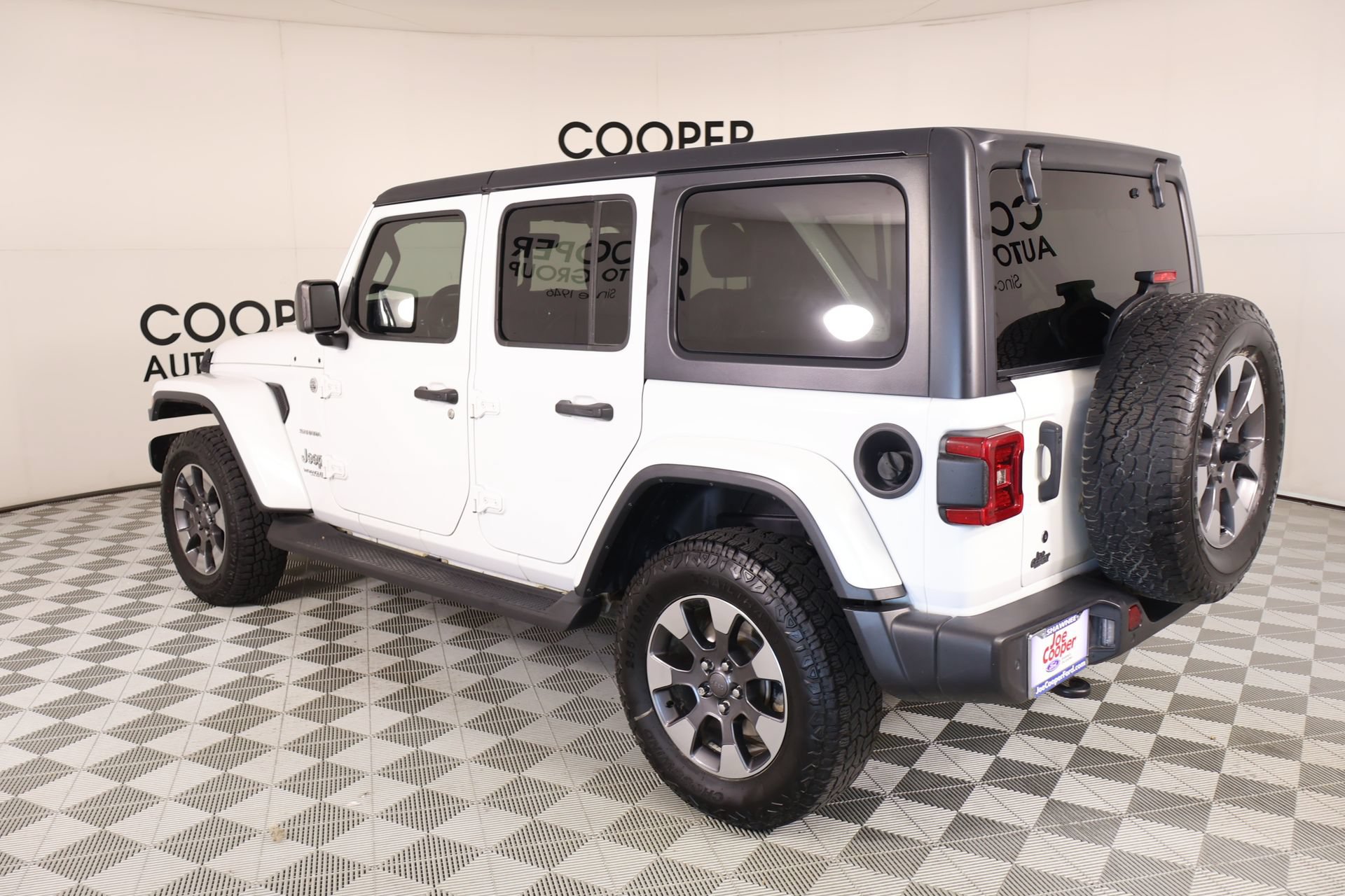 Used 2018 Jeep Wrangler Unlimited Sahara AWD/4WD image 23
