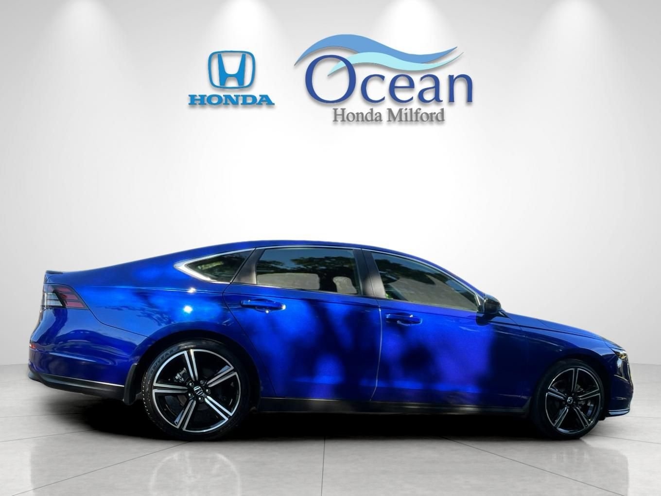 Used 2025 Honda Accord Sport image 2