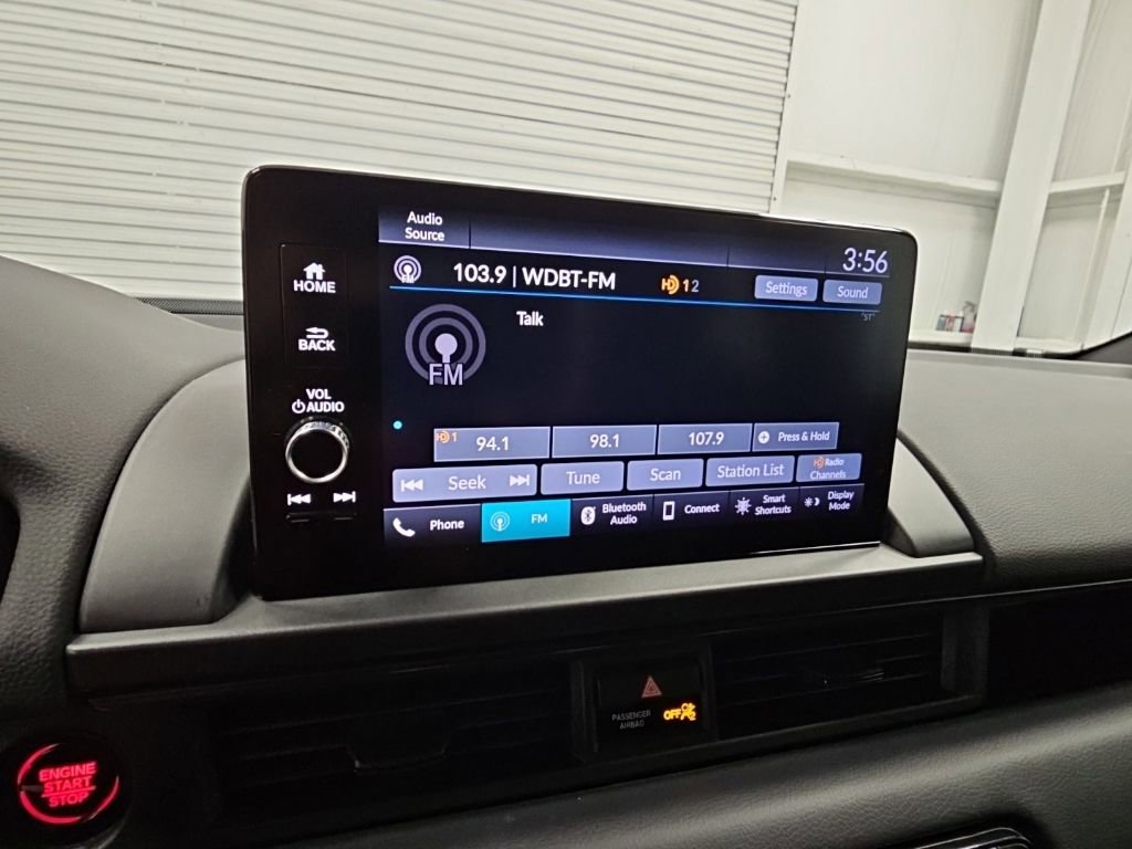 Used 2025 Honda Pilot TrailSport image 14