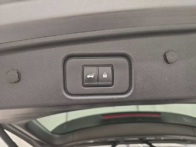 Used 2025 Nissan Pathfinder SV FWD image 17