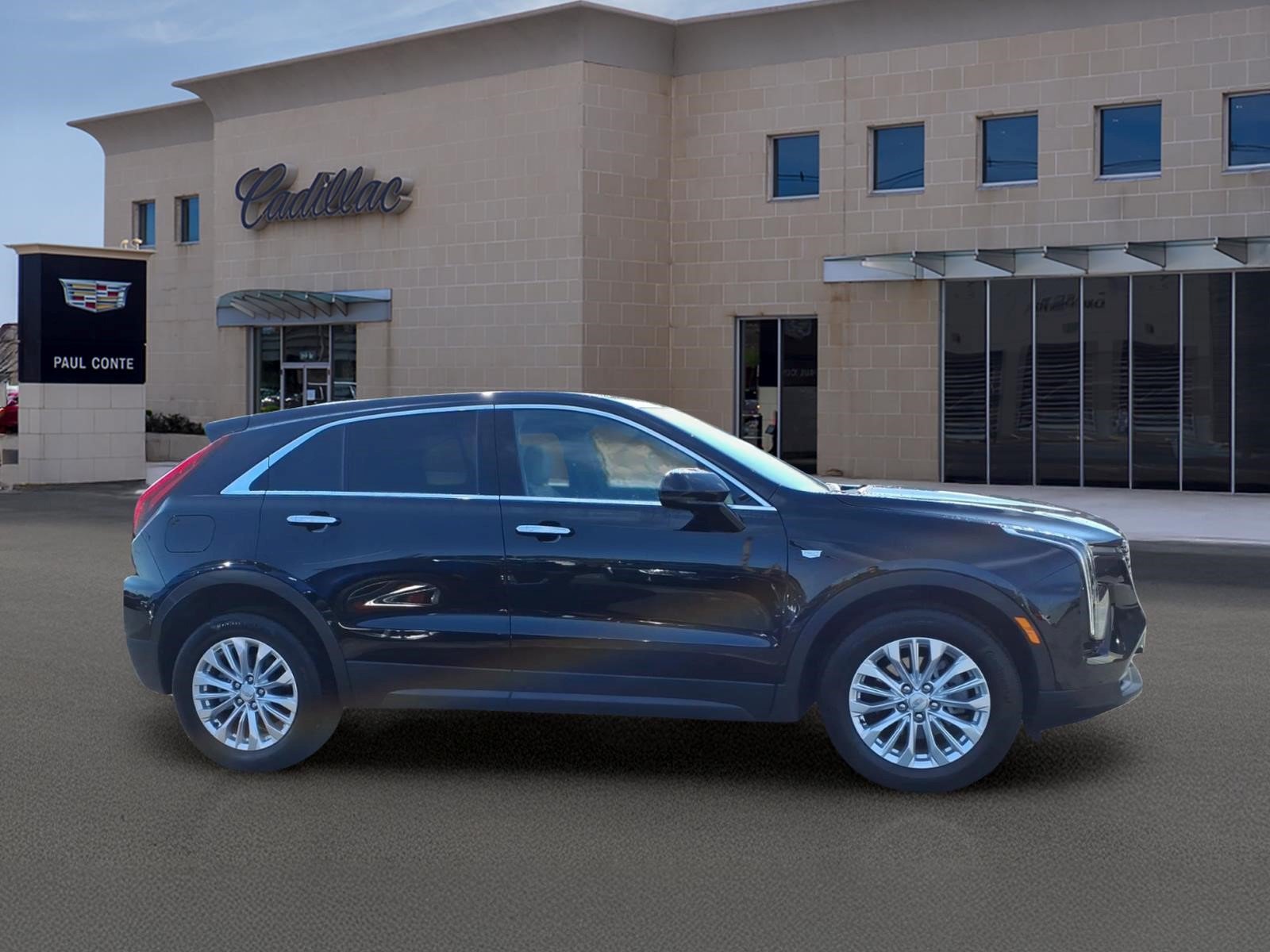 Used 2024 Cadillac XT4 Luxury w/ Cold Weather Package AWD/4WD image 4