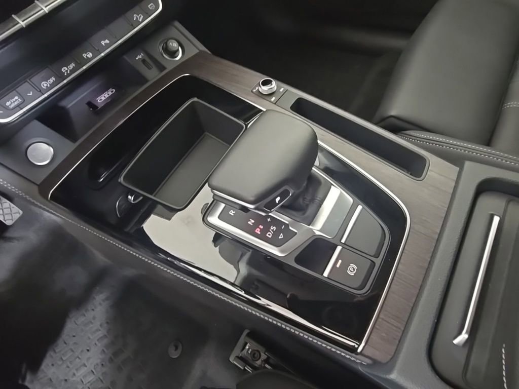 Used 2024 Audi Q5 2.0T Prestige image 25