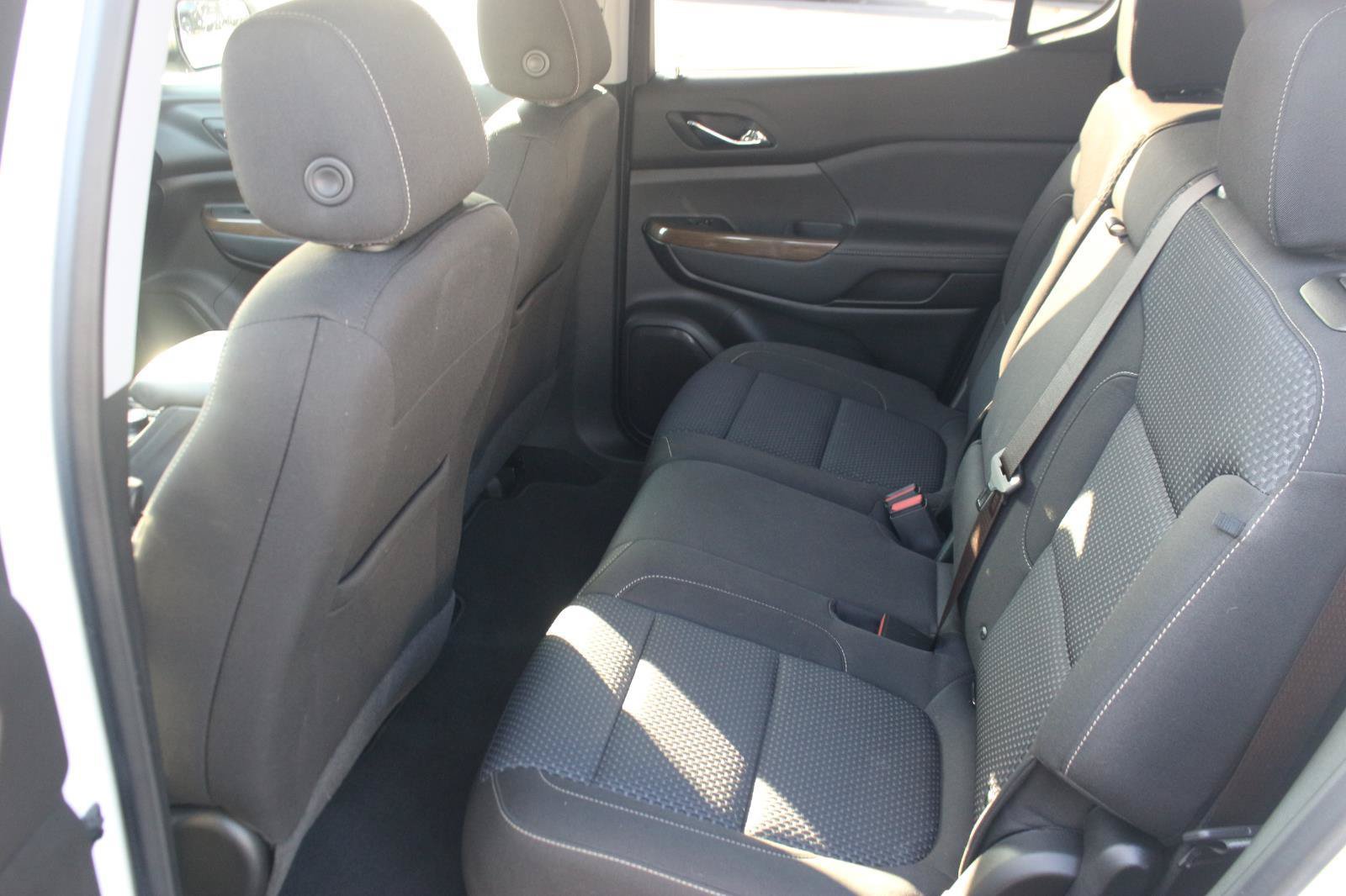 Used 2021 GMC Acadia SLE w/ Driver Convenience Package FWD image 32