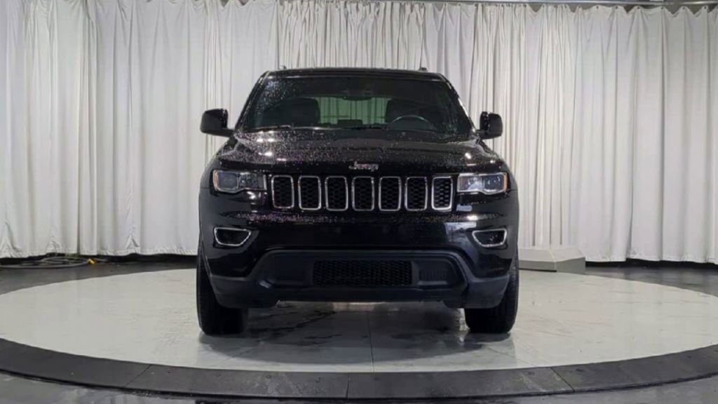 Used 2018 Jeep Grand Cherokee Laredo image 3