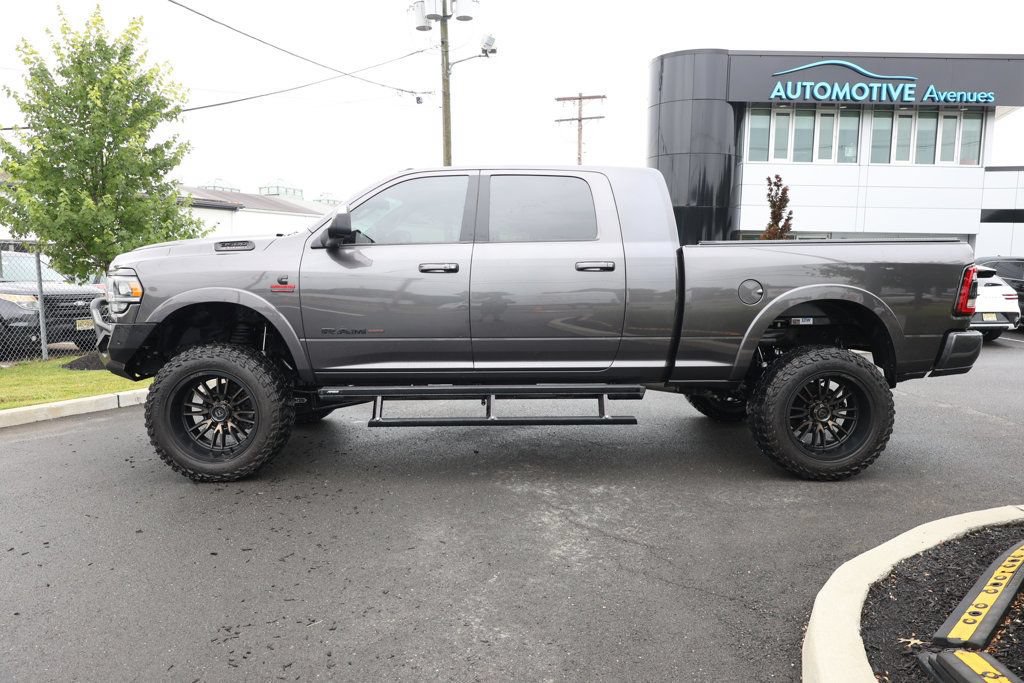 Used 2022 RAM 2500 Laramie AWD/4WD image 2
