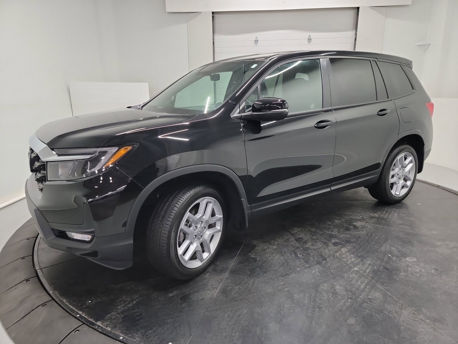 Certified 2025 Honda Passport EX-L image 3