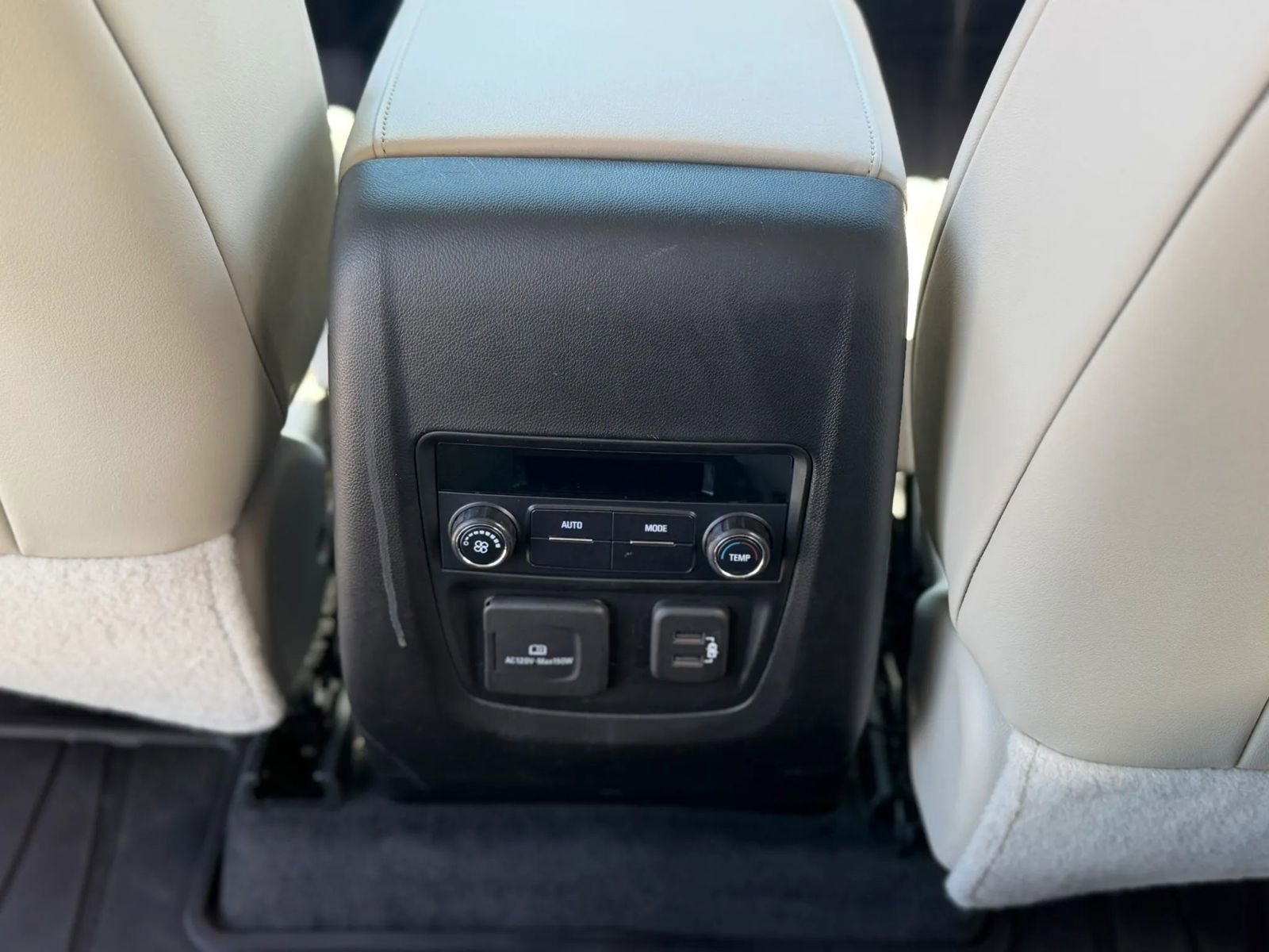 Used 2020 Buick Enclave Essence w/ Sound and Sites Package FWD image 31