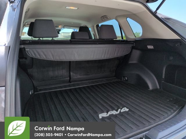 Used 2021 Toyota RAV4 XLE w/ XLE Grade Weather Package AWD/4WD image 29