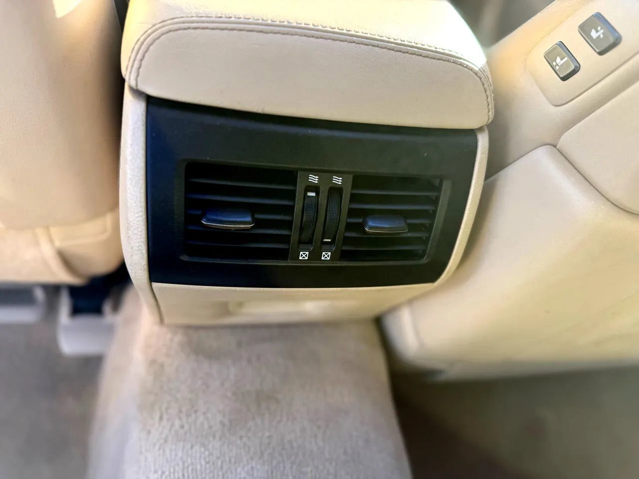 Used 2015 Lexus LS 460 w/ Comfort Package image 30