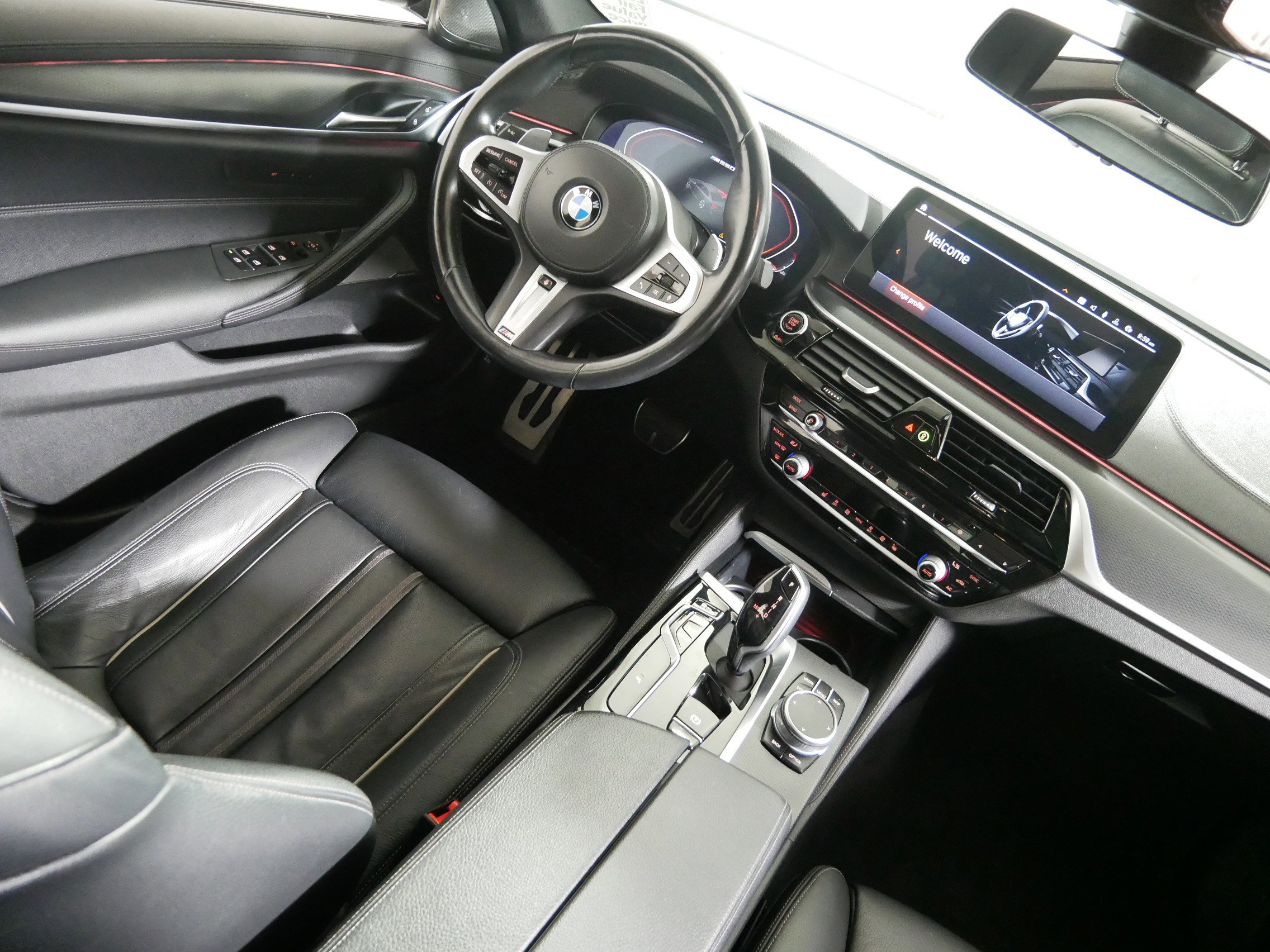 Used 2022 BMW M550i xDrive image 9