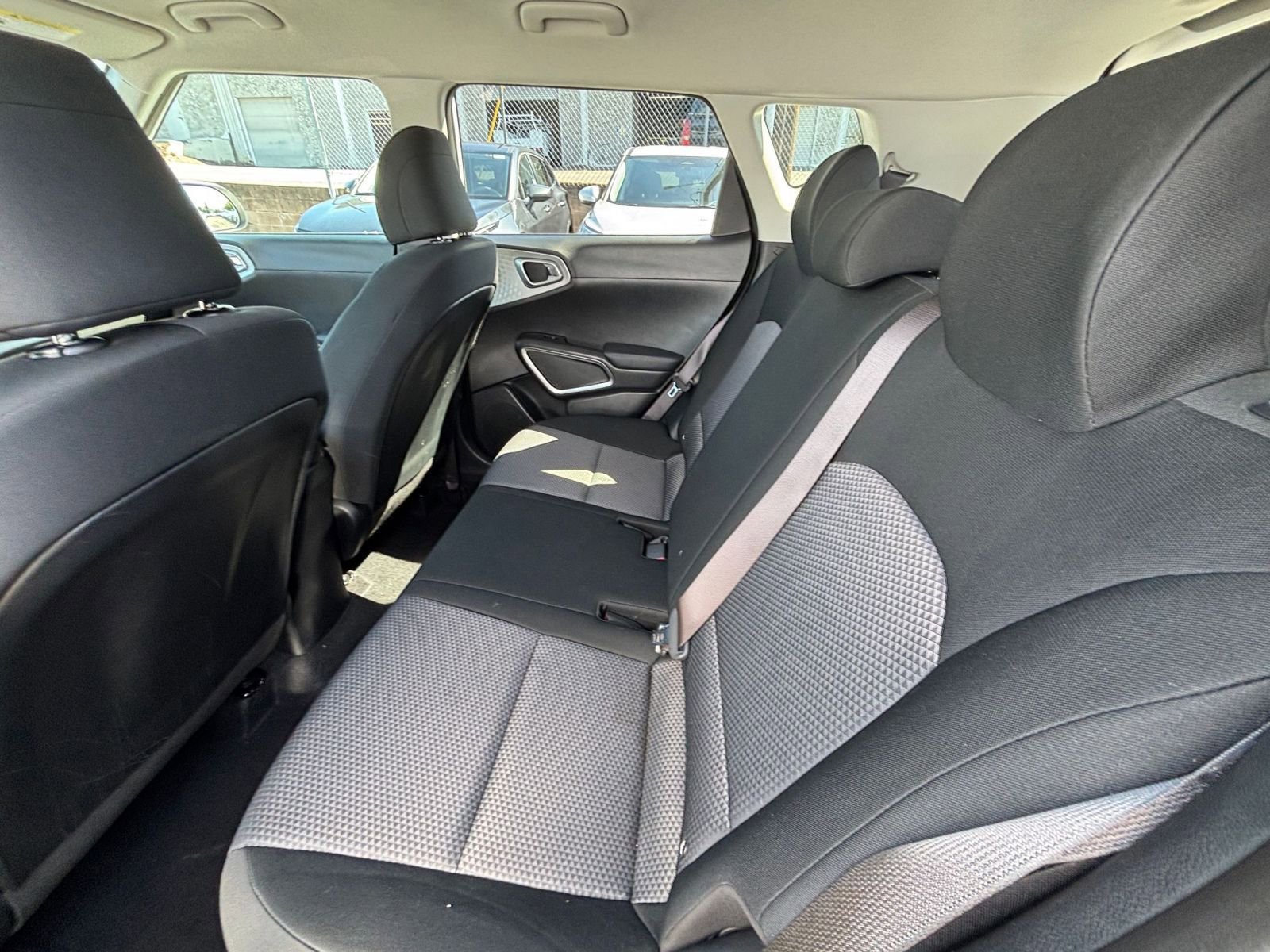 Used 2025 Kia Soul LX w/ LX Technology Package FWD image 23