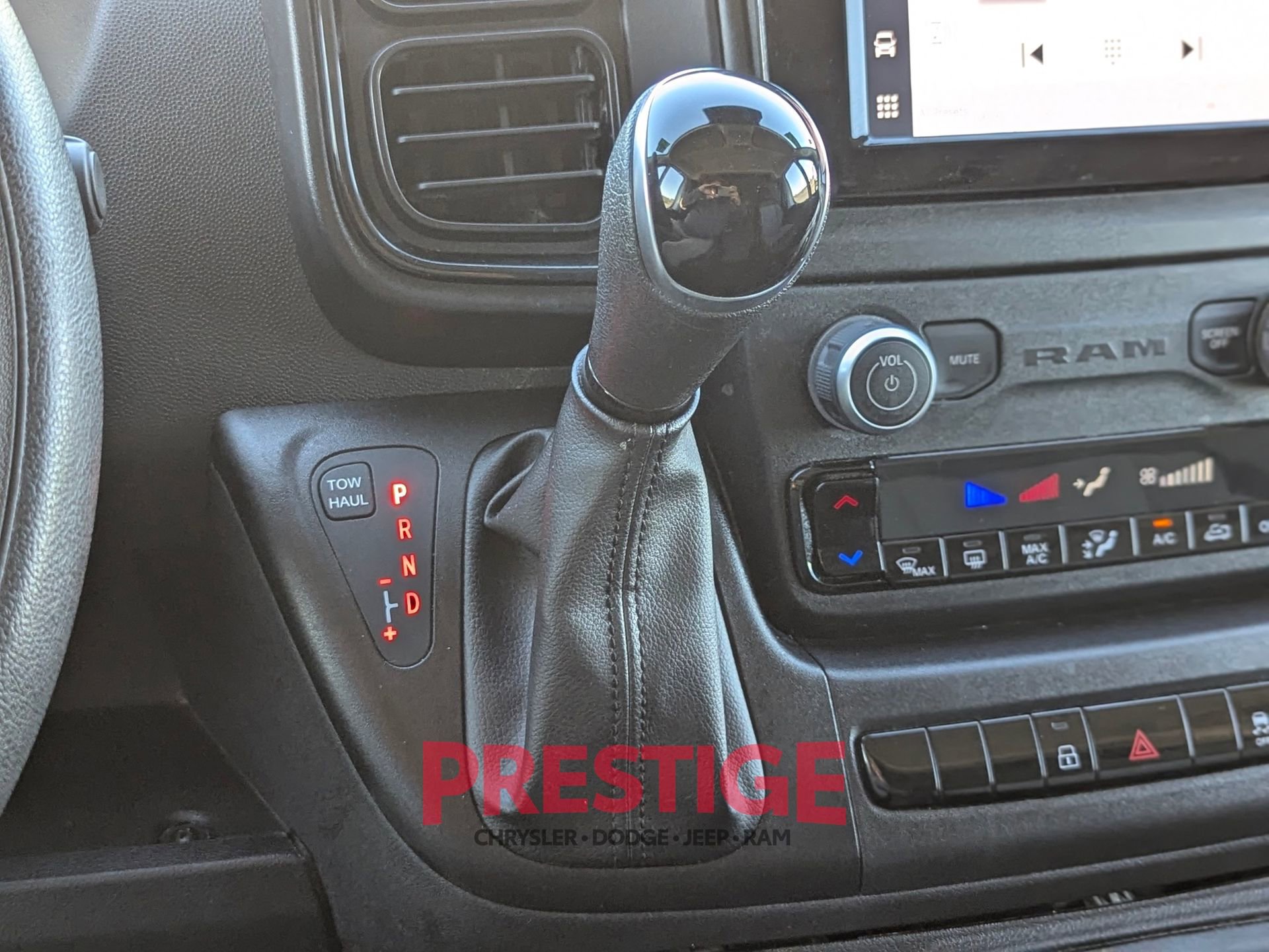 Used 2025 RAM ProMaster 2500 w/ Convenience Group image 23