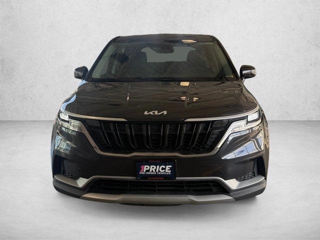 Used 2024 Kia Carnival LX FWD image 2