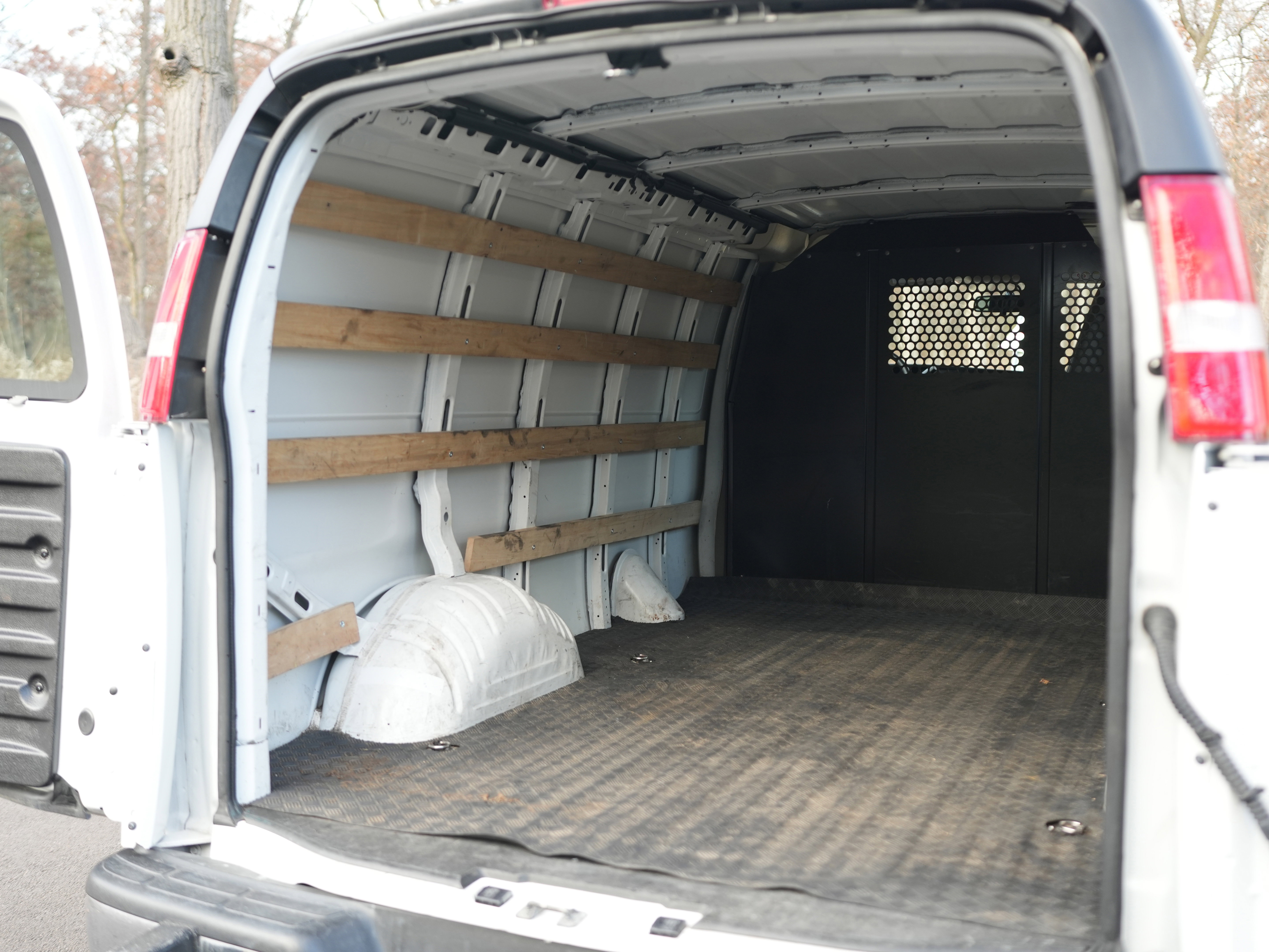 Used 2023 Chevrolet Express 2500 w/ Driver Convenience Package image 8