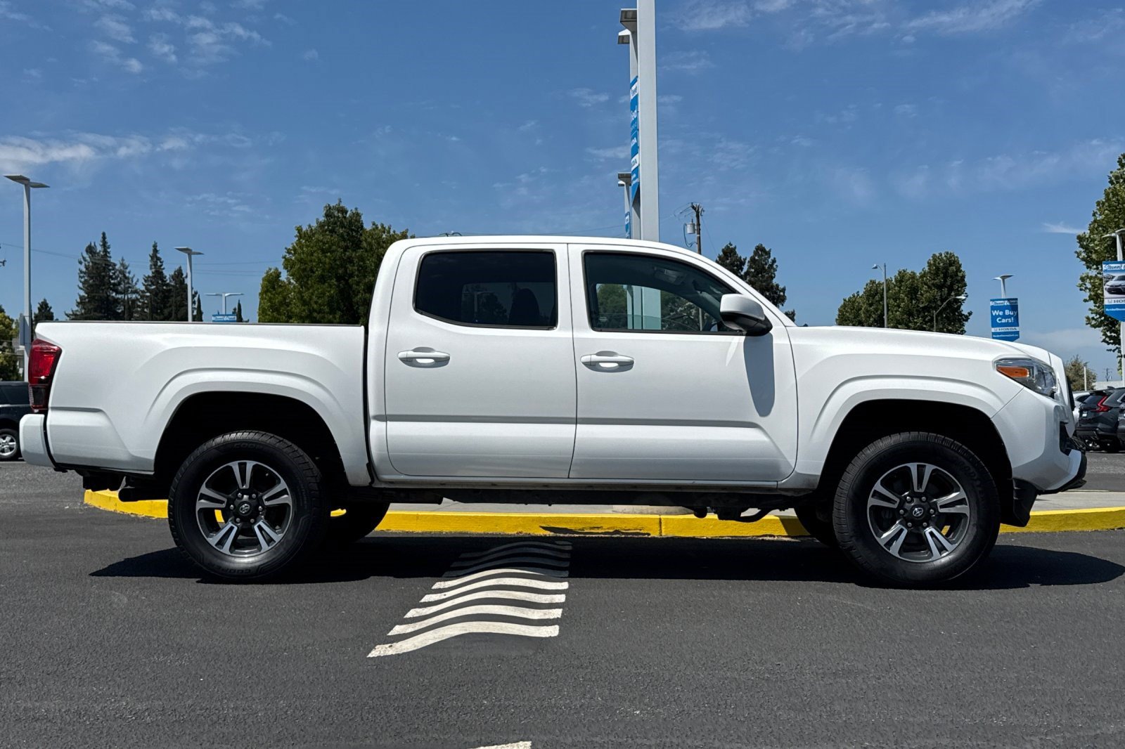 Used 2020 Toyota Tacoma SR AWD/4WD image 8