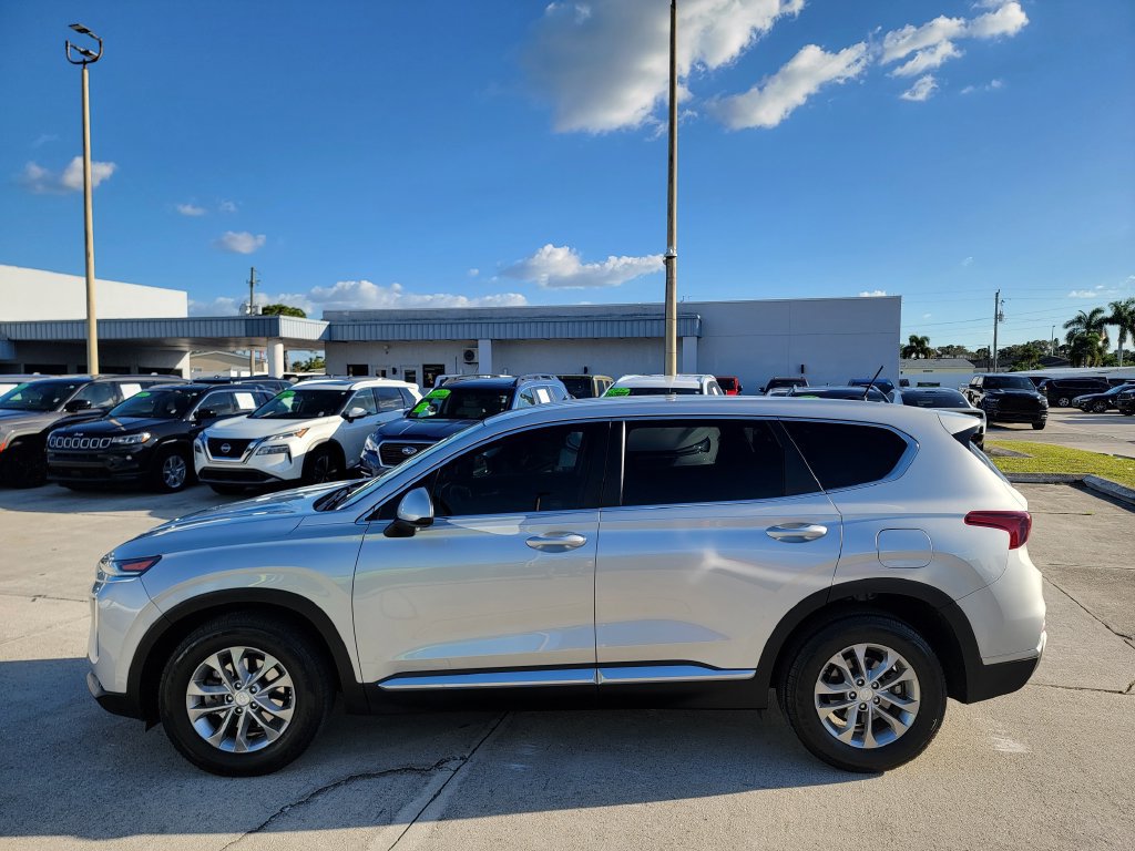 Used 2020 Hyundai Santa Fe SE FWD image 2