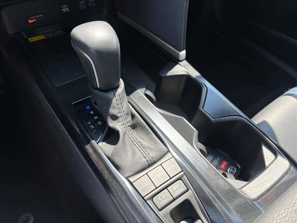 Used 2025 Toyota Camry SE image 17