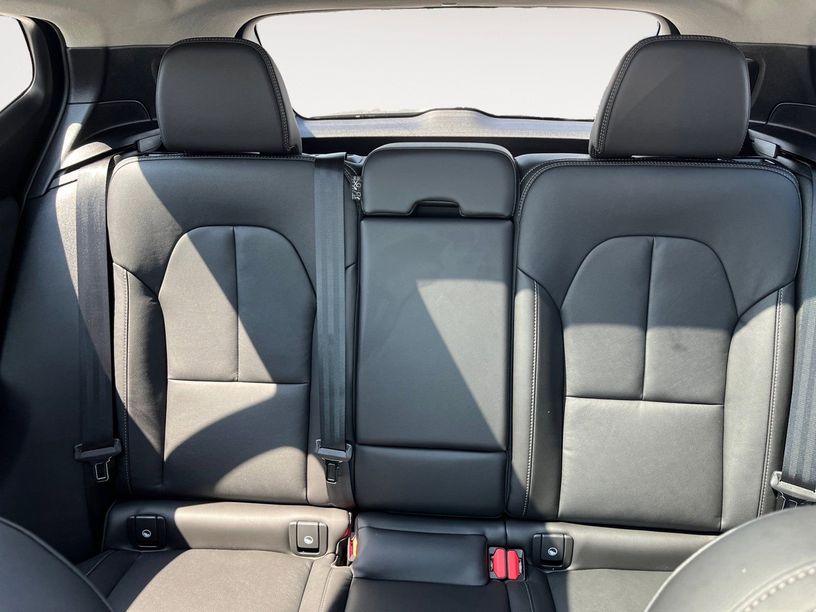 Used 2025 Volvo XC40 B5 Plus w/ Protection Package Premier image 13