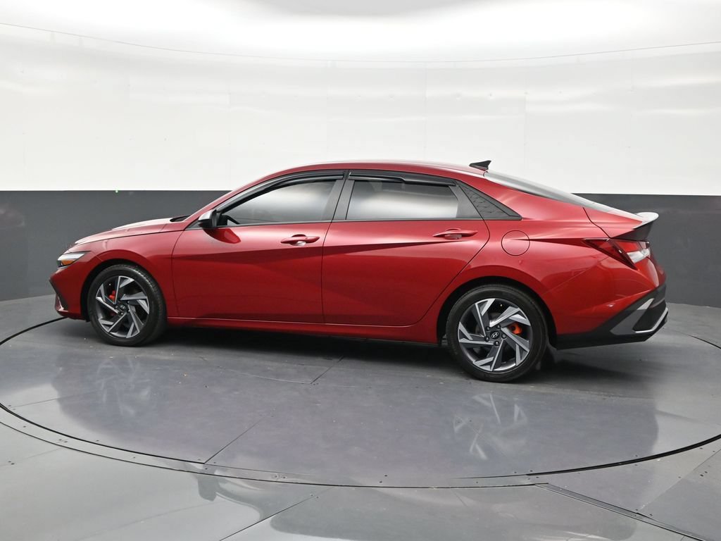 Used 2025 Hyundai Elantra Sport FWD image 2
