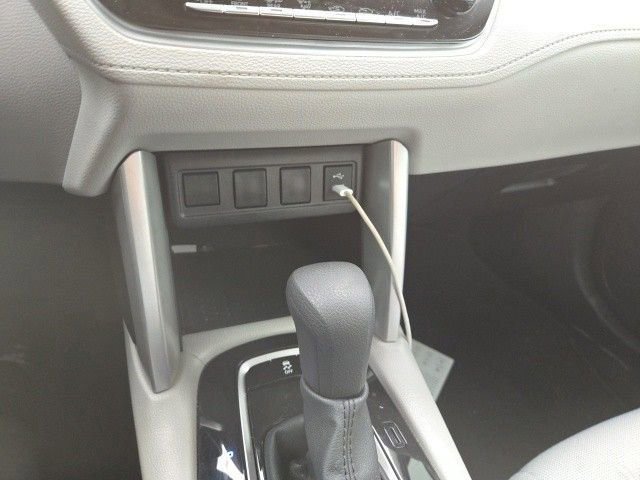 Used 2025 Toyota Corolla Cross L image 11