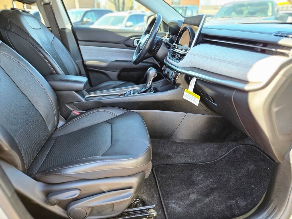 Used 2022 Jeep Compass Latitude image 8