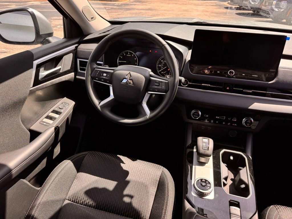 New 2026 Mitsubishi Outlander ES image 24