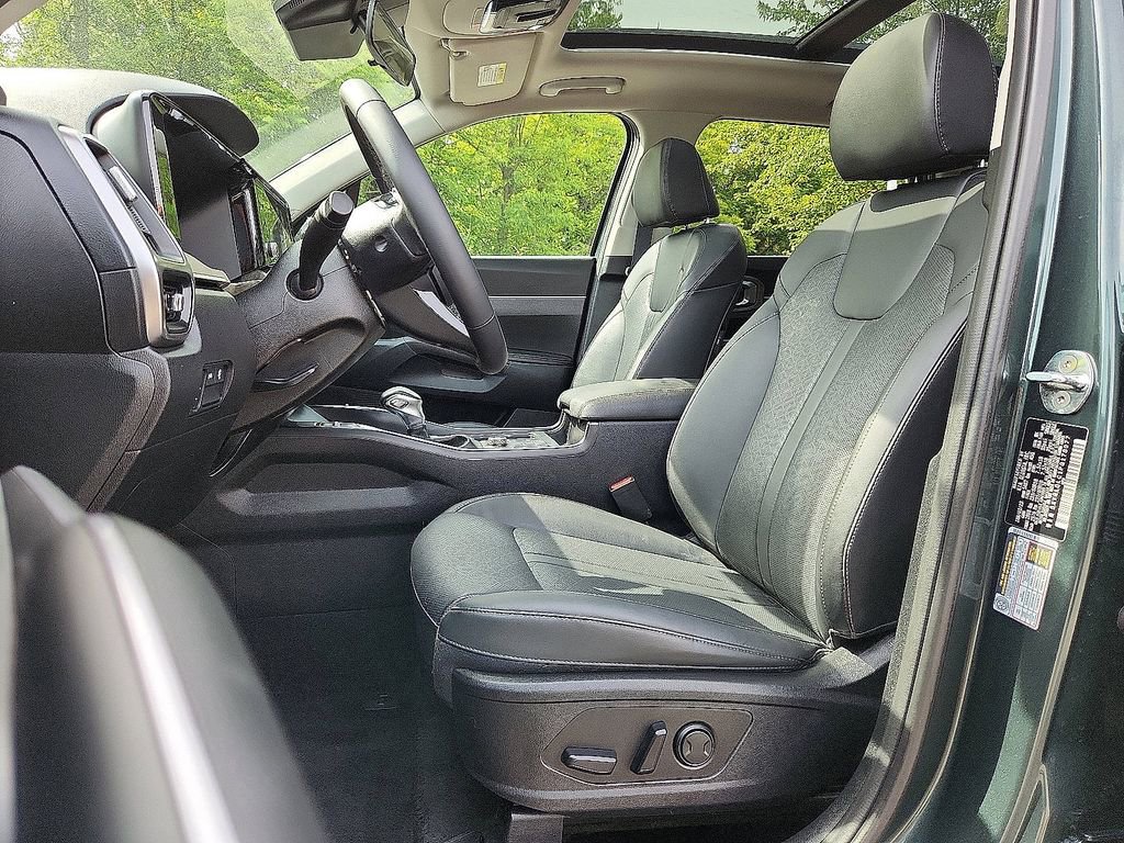 Certified 2023 Kia Sorento S w/ Panoramic Sunroof Package image 13