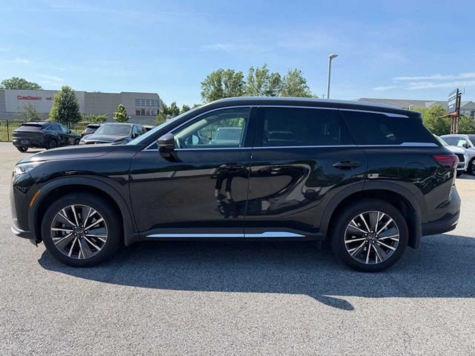 Certified 2026 INFINITI QX60 Luxe w/ Cargo Package AWD/4WD image 4