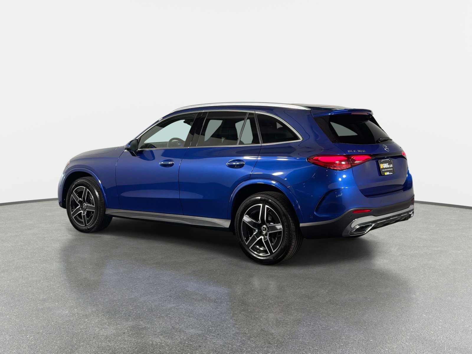 Used 2025 Mercedes-Benz GLC 300 4MATIC w/ AMG Line image 5
