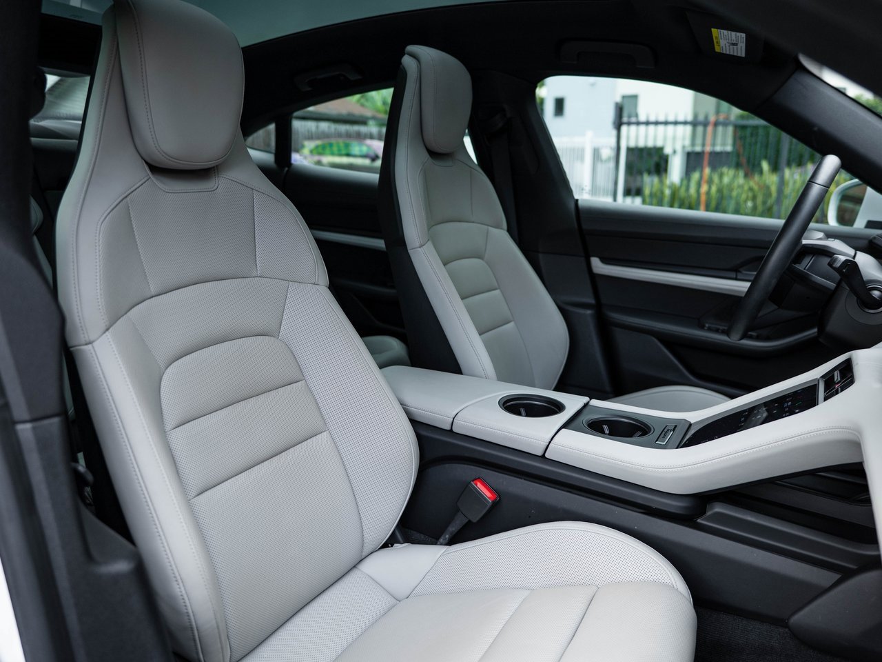 Used 2020 Porsche Taycan 4S image 35