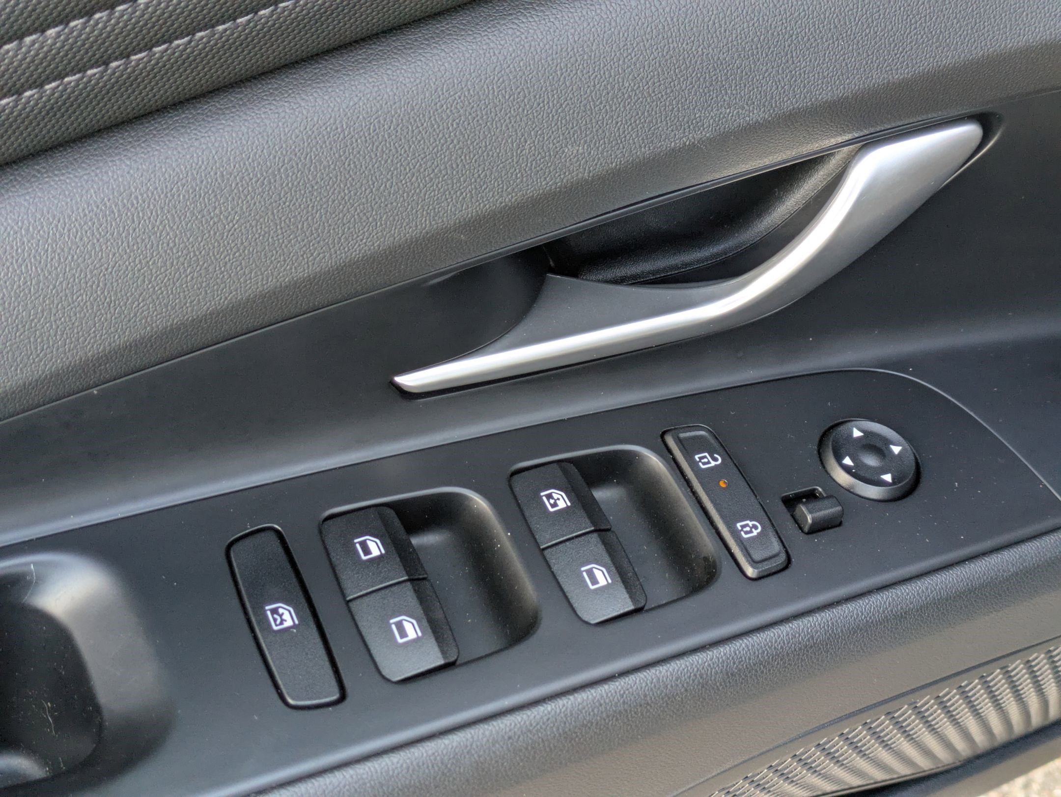 Used 2024 Hyundai Elantra SEL w/ Convenience Package image 10