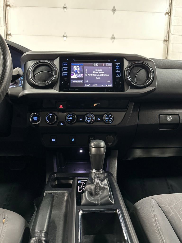 Used 2018 Toyota Tacoma SR5 AWD/4WD image 24