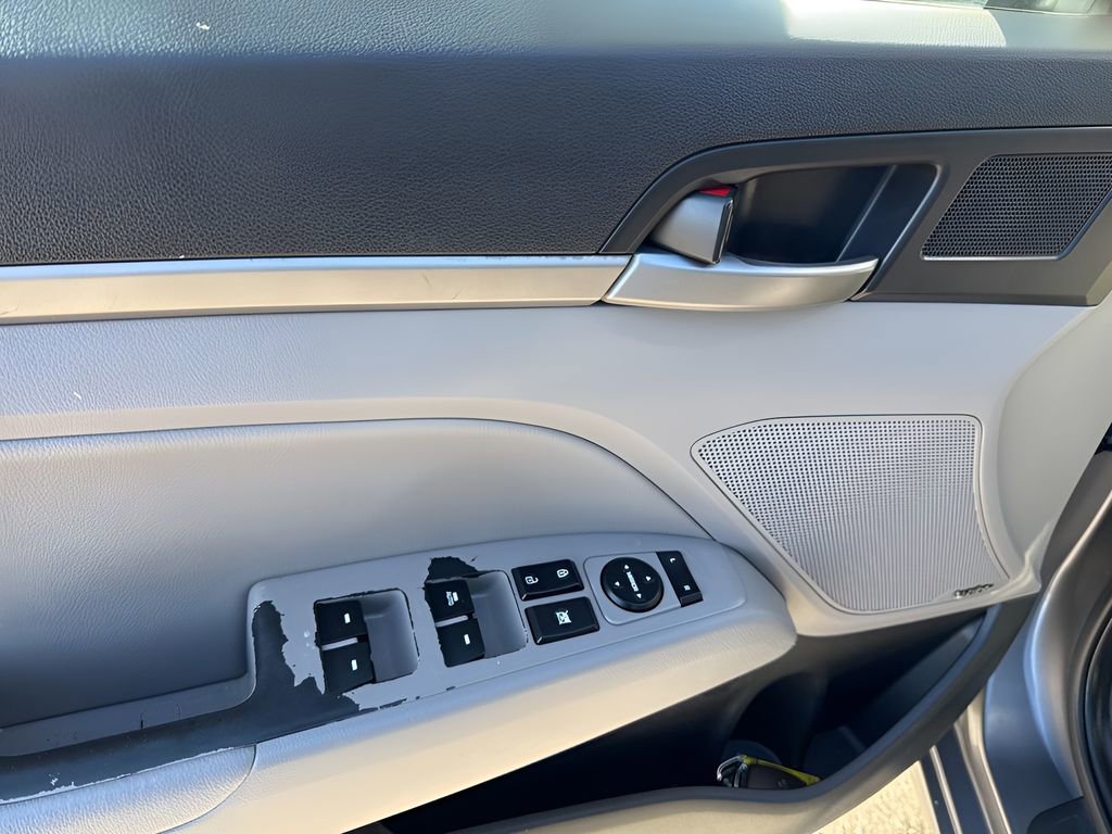 Used 2017 Hyundai Elantra Limited w/ Limited Tech Package 04 image 27