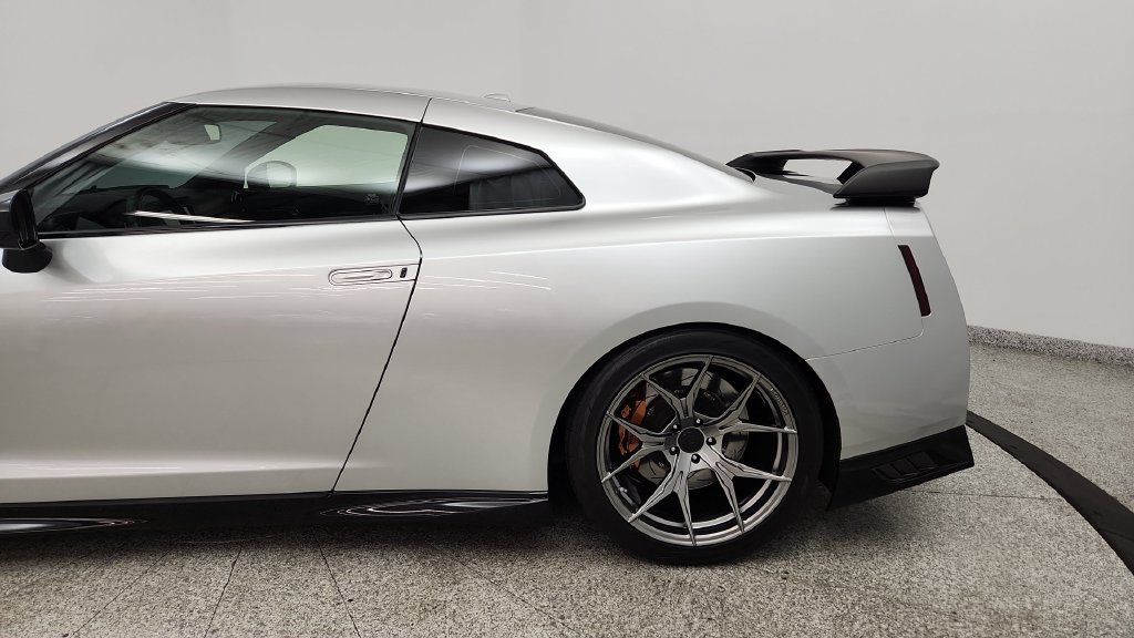 Used 2020 Nissan GT-R Premium AWD/4WD image 15
