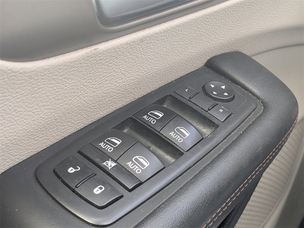 Used 2017 Chrysler Pacifica Touring-L Plus image 29