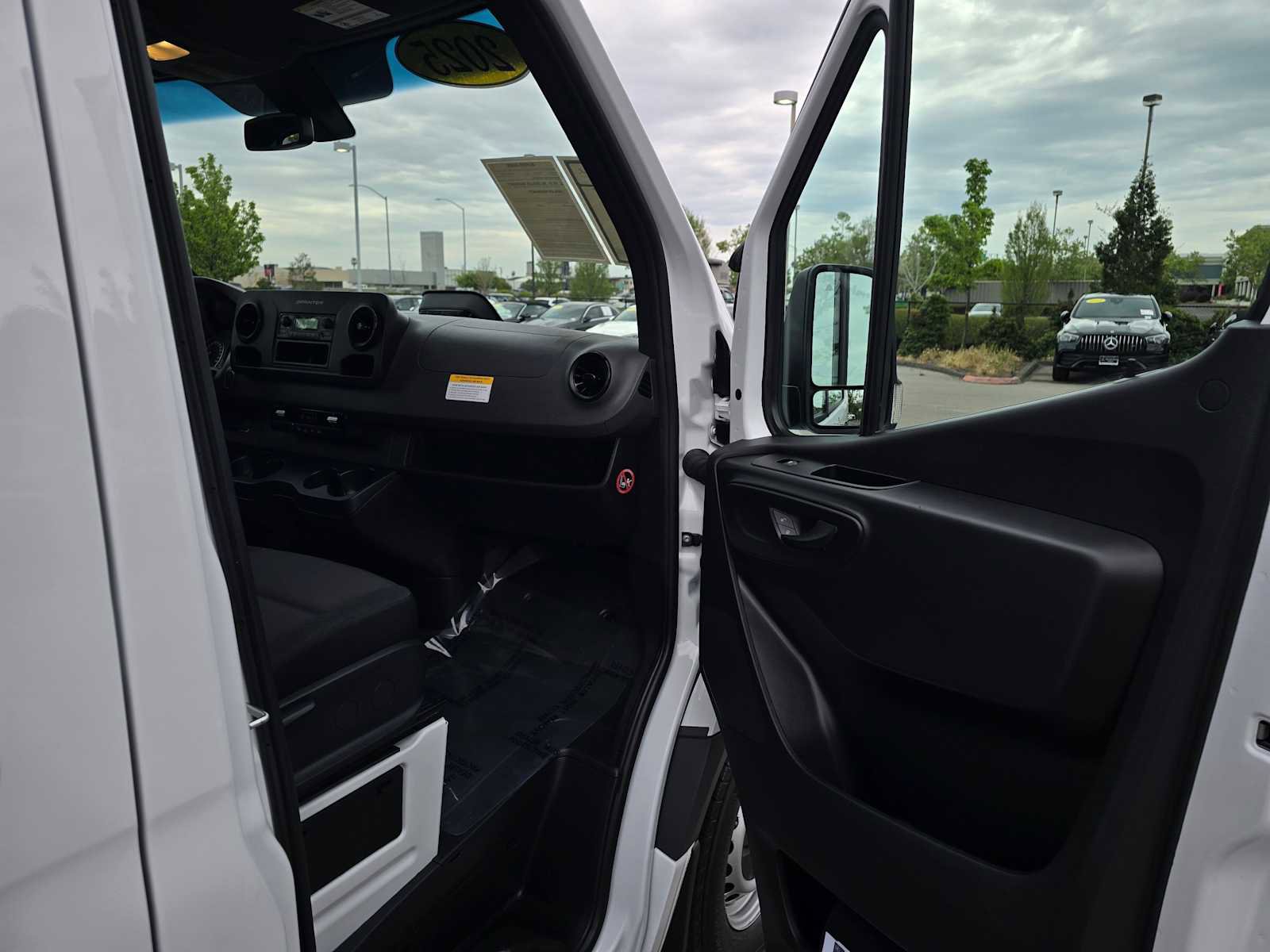 Used 2025 Mercedes-Benz Sprinter 2500 image 12