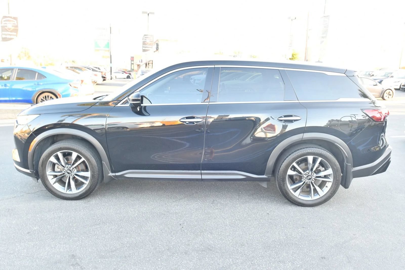 Used 2023 INFINITI QX60 Luxe FWD image 4