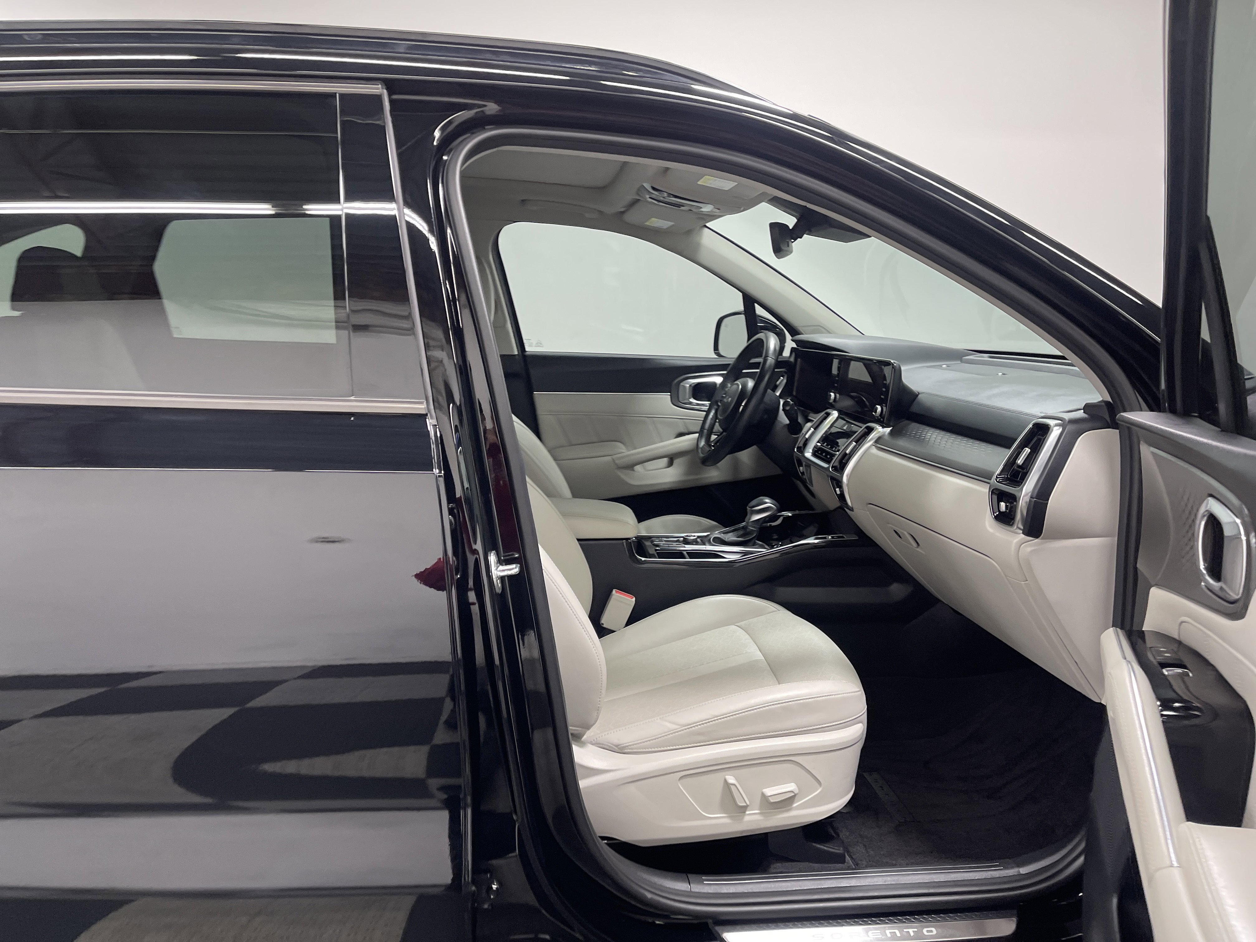 Used 2023 Kia Sorento SX image 26