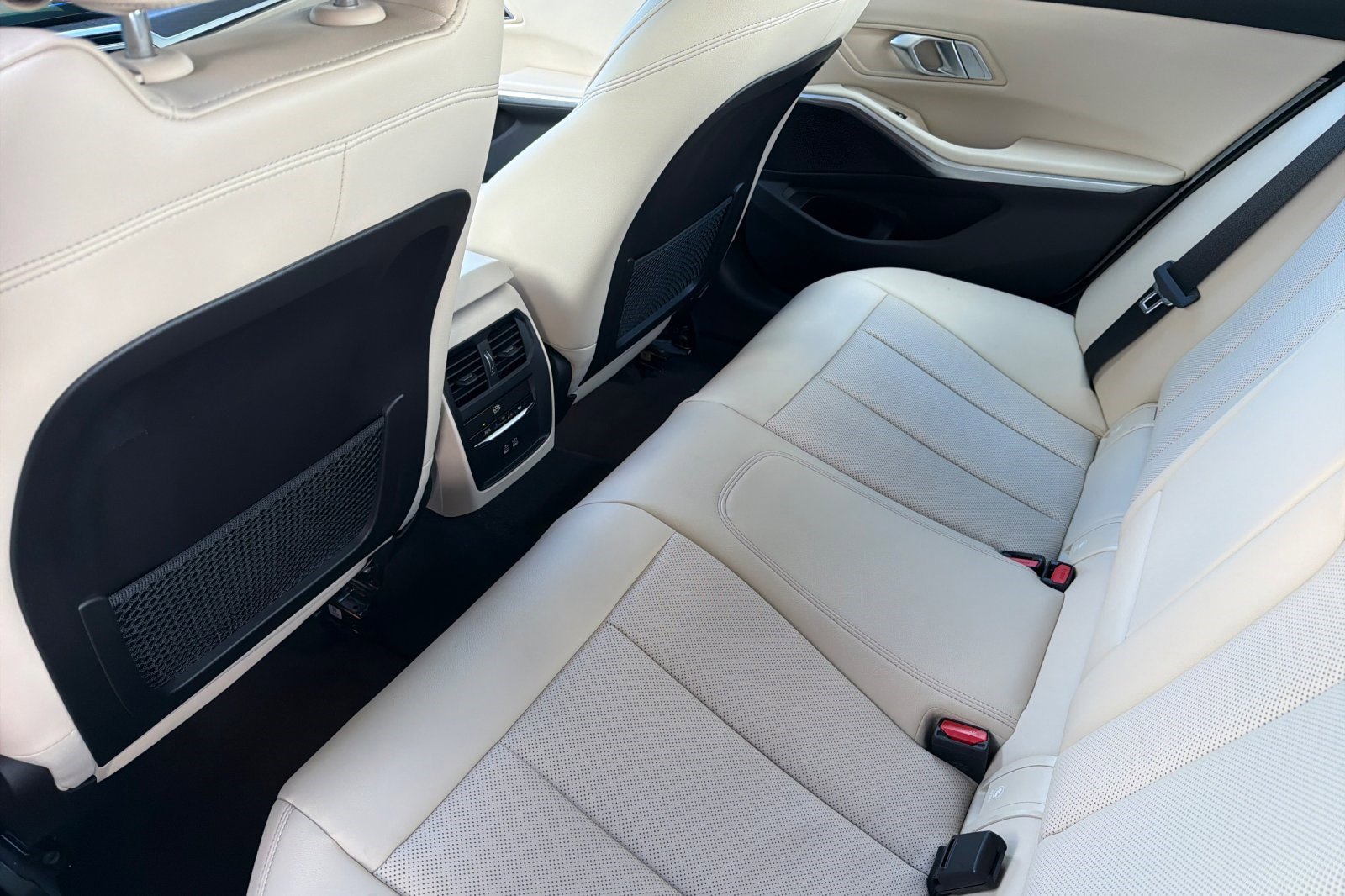 Used 2023 BMW 330i Sedan w/ Premium Package RWD image 15