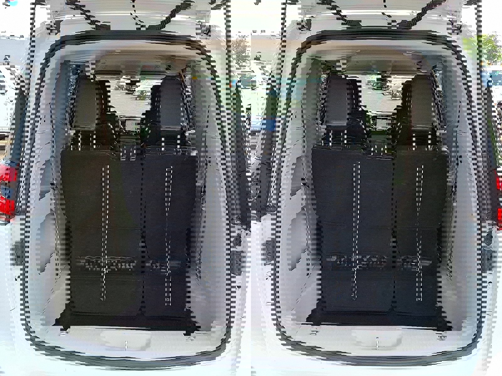 Used 2022 Chrysler Pacifica Touring-L image 29