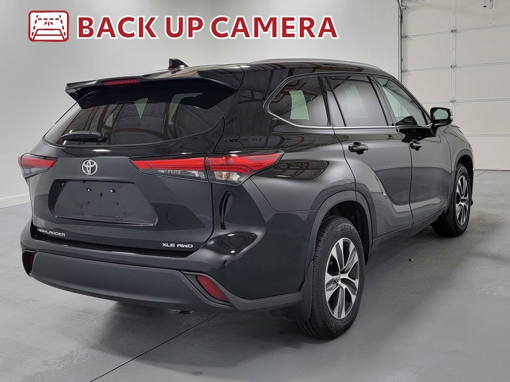 Used 2022 Toyota Highlander XLE AWD/4WD image 9