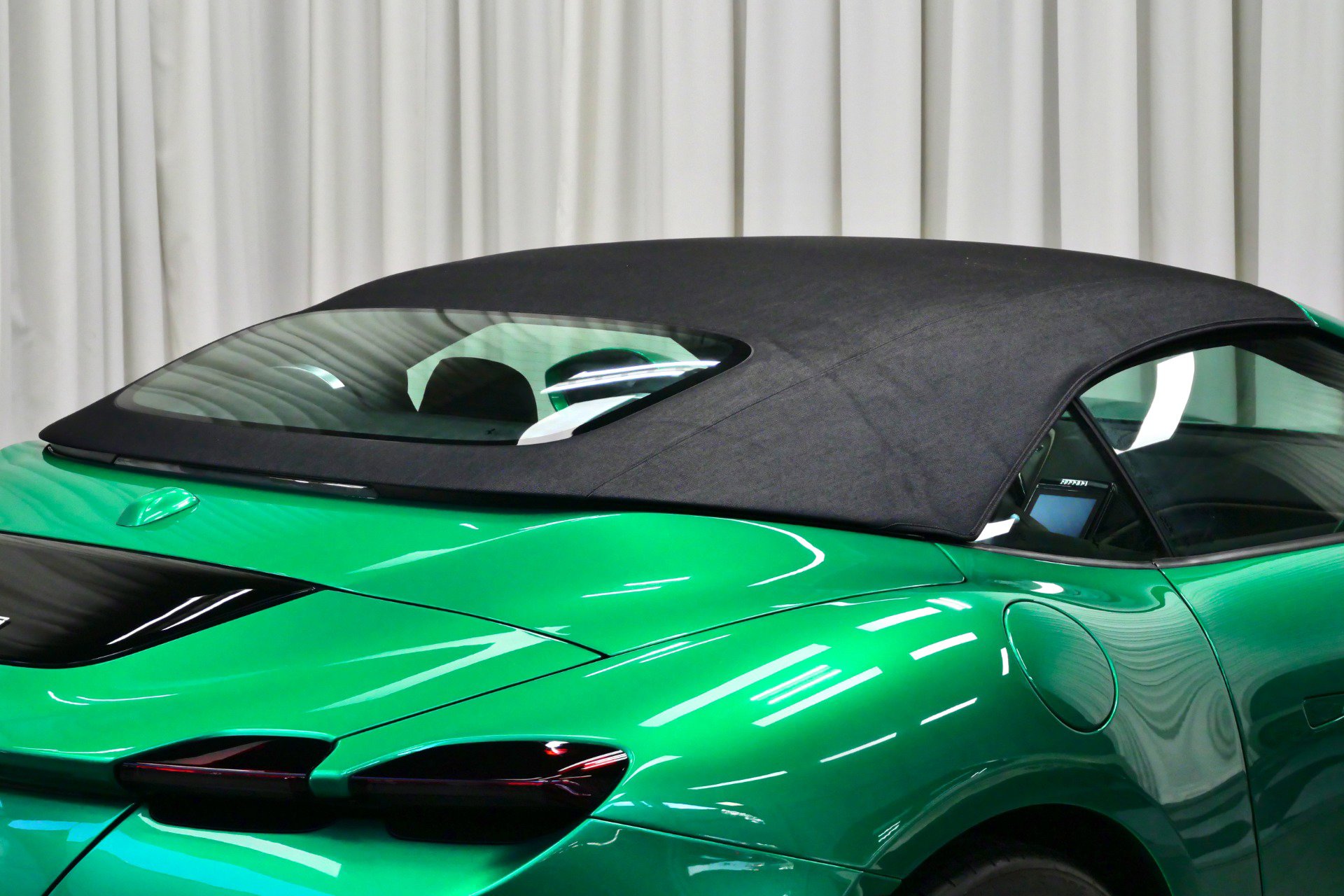 Used 2024 Ferrari Roma Spider image 39