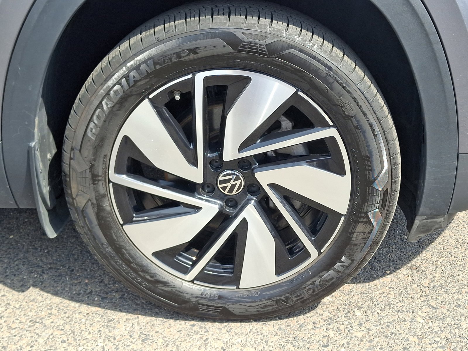 Certified 2024 Volkswagen Atlas SE image 8
