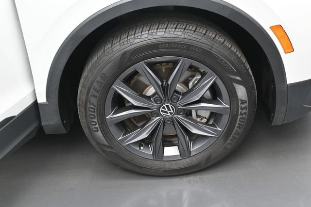 Used 2023 Volkswagen Tiguan SE w/ Panoramic Sunroof Package FWD image 37