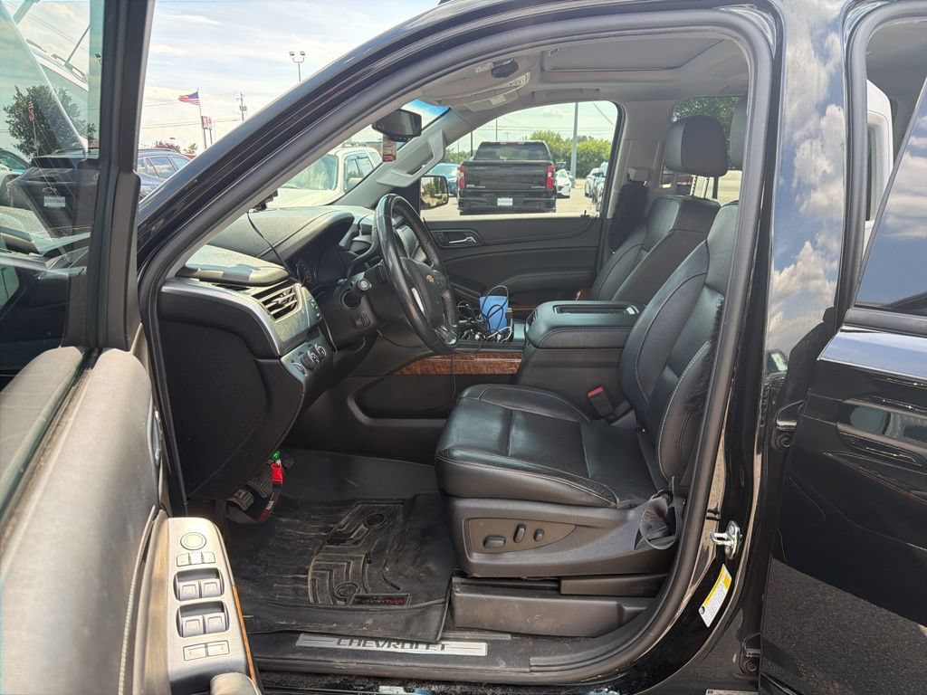 Used 2018 Chevrolet Suburban Premier AWD/4WD image 6