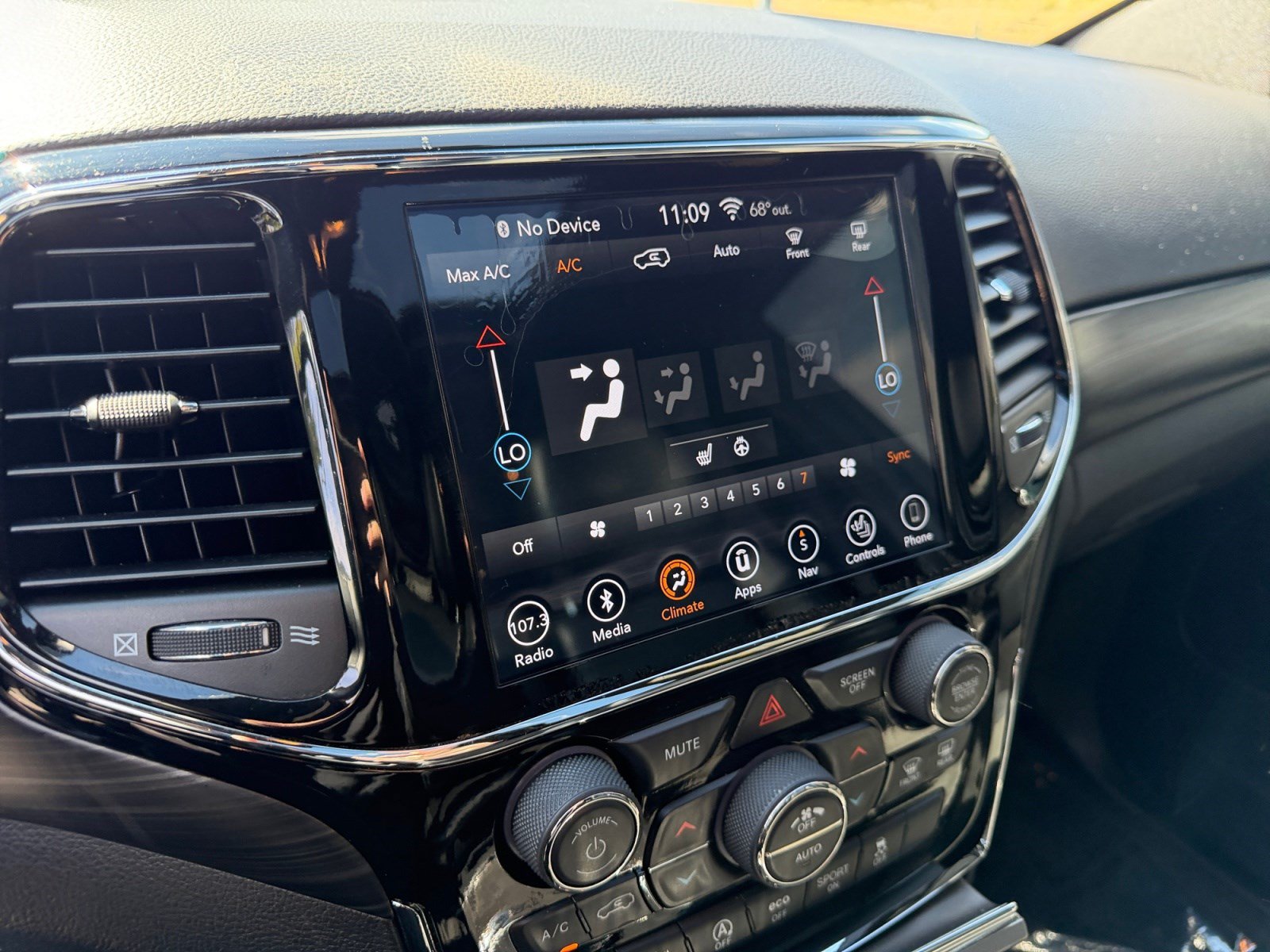 Used 2019 Jeep Grand Cherokee Altitude AWD/4WD image 26