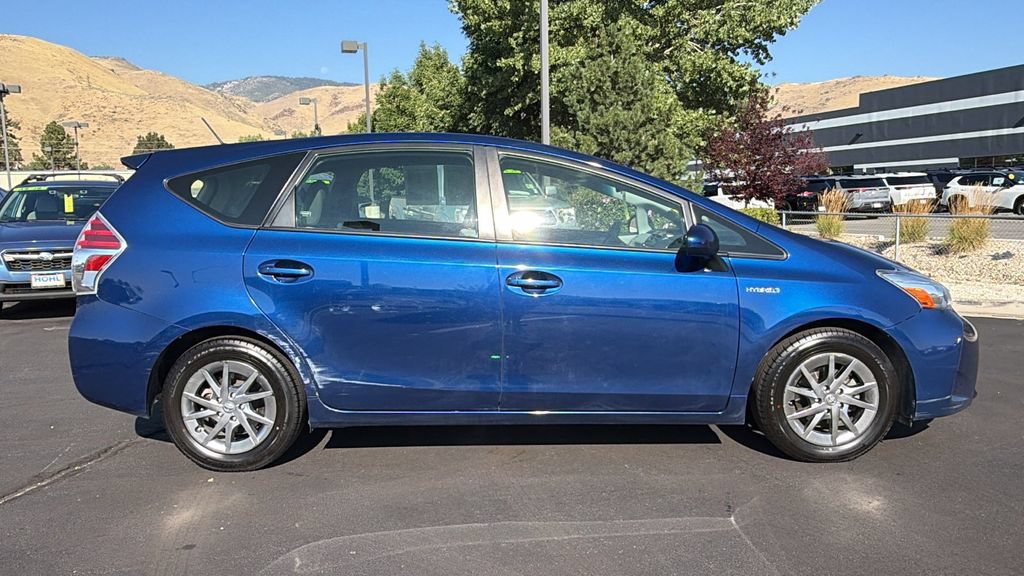 Used 2017 Toyota Prius V Two w/ Carpet Mat Package FWD image 2