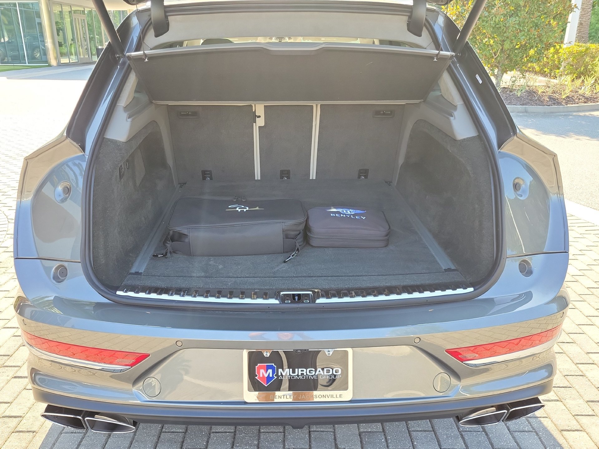 Certified 2023 Bentley Bentayga Plug-In Hybrid AWD/4WD image 15