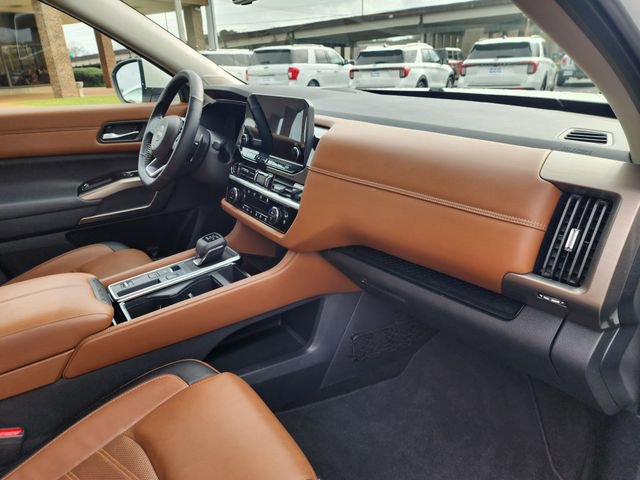 Used 2024 Nissan Pathfinder Platinum w/ Cargo Package image 17