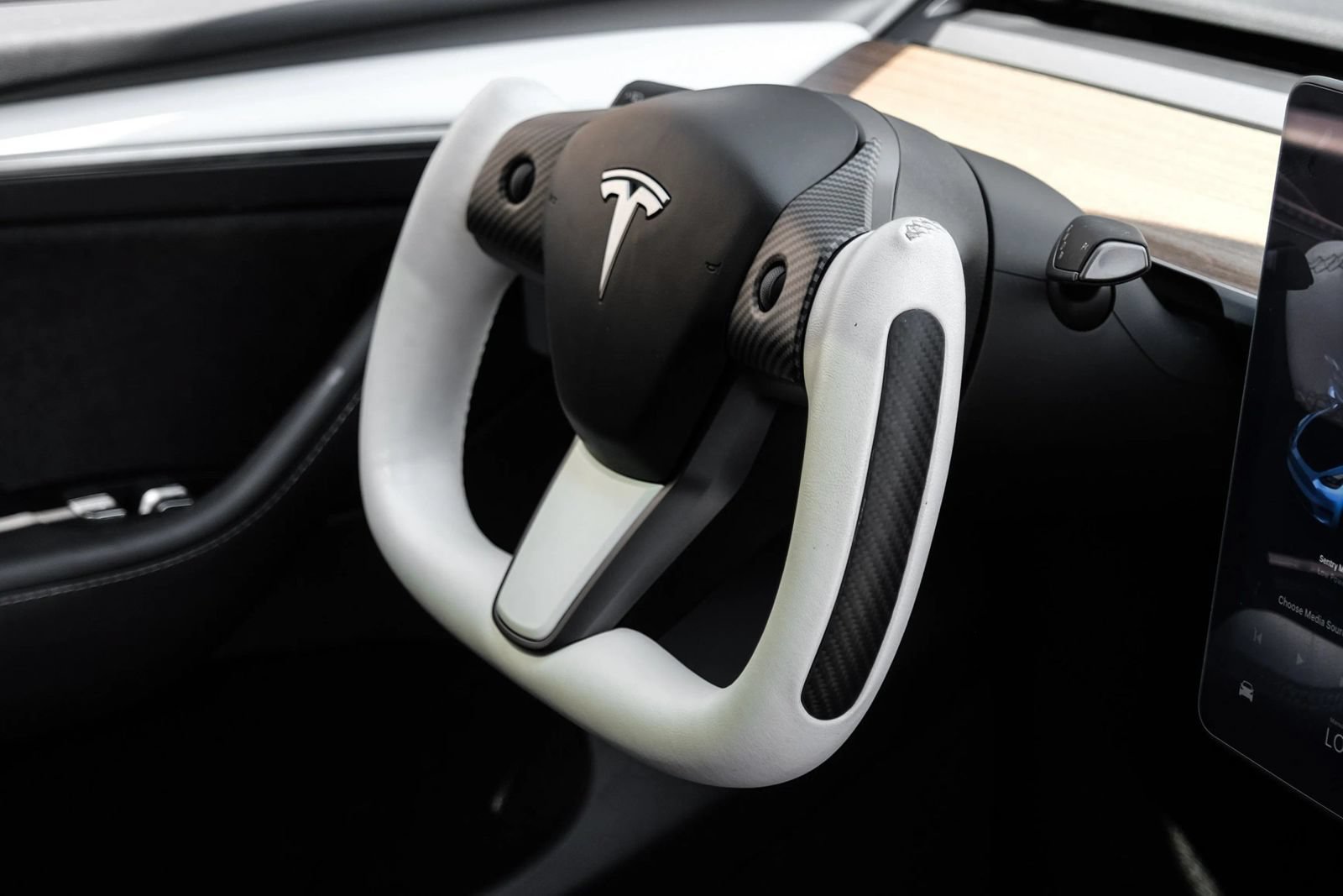 Used 2025 Tesla Model Y Long Range RWD image 14